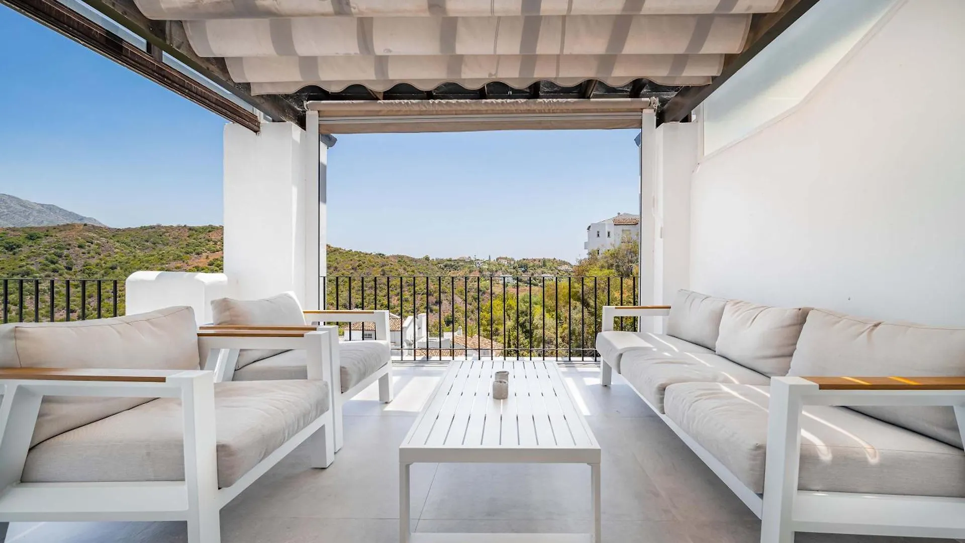 Rooftop Penthouse La Quinta Outdoor Kitchen Wifi Benahavis Apartment